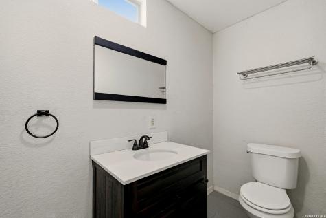 106 Wayfarer San Antonio TX 78242