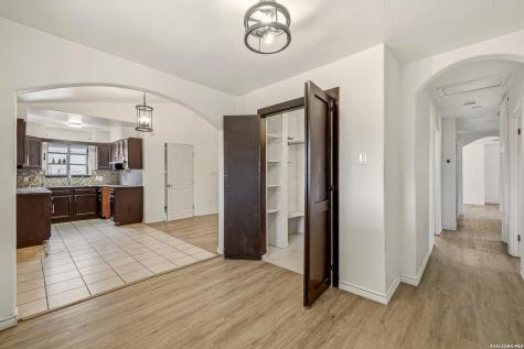 106 Wayfarer San Antonio TX 78242