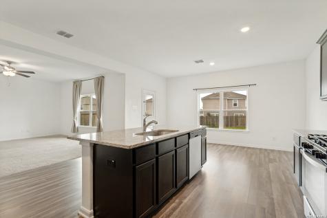 2943 Forsyth Canyon Converse TX 78109