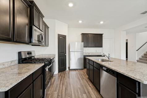 2943 Forsyth Canyon Converse TX 78109