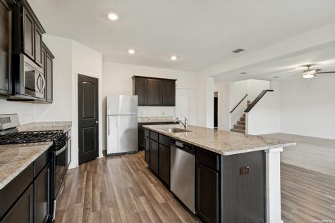 2943 Forsyth Canyon Converse TX 78109