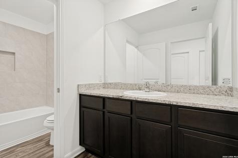 2943 Forsyth Canyon Converse TX 78109