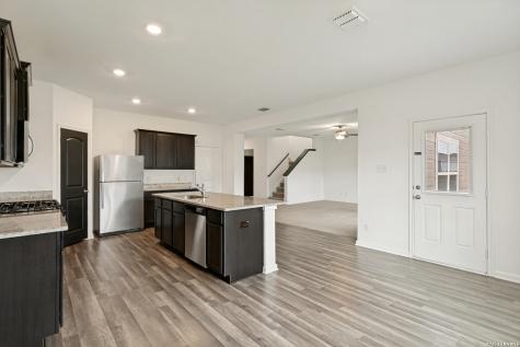 2943 Forsyth Canyon Converse TX 78109