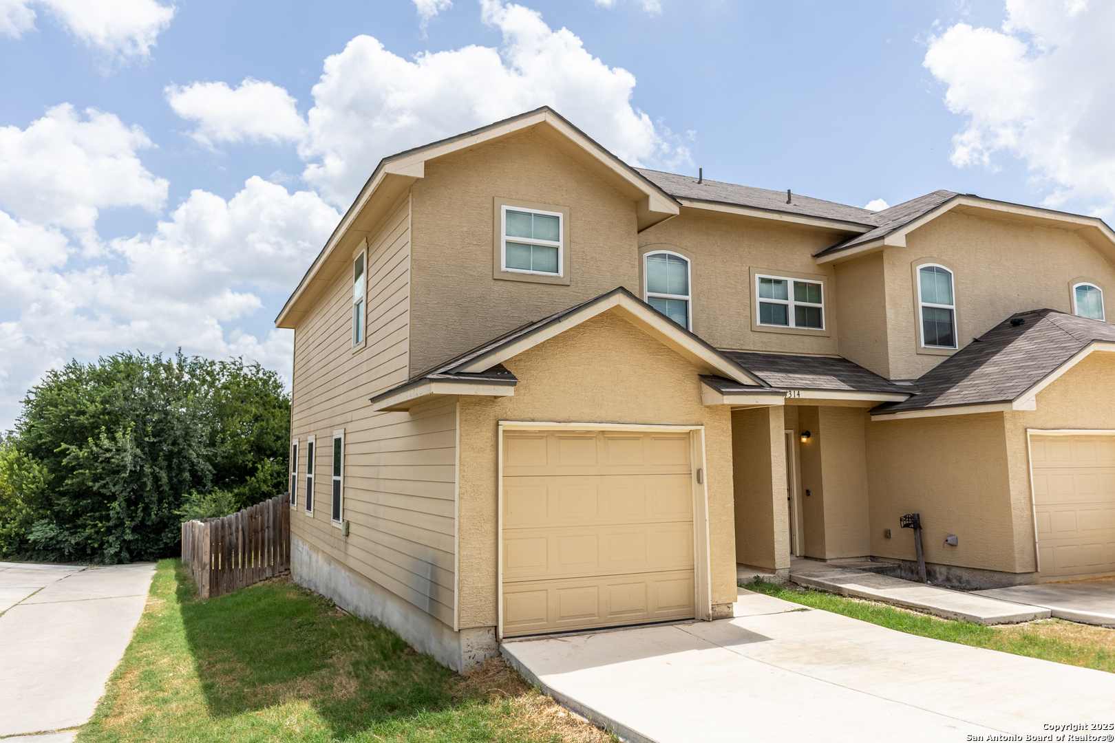 7314 Colina Converse TX 78109