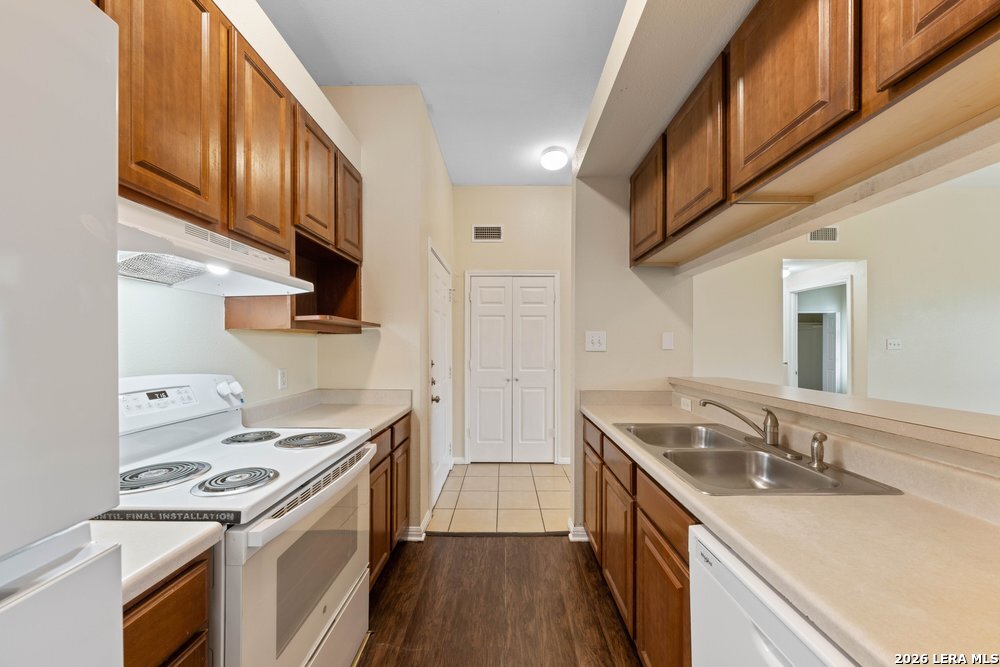 518 Dukeway Universal City TX 78148