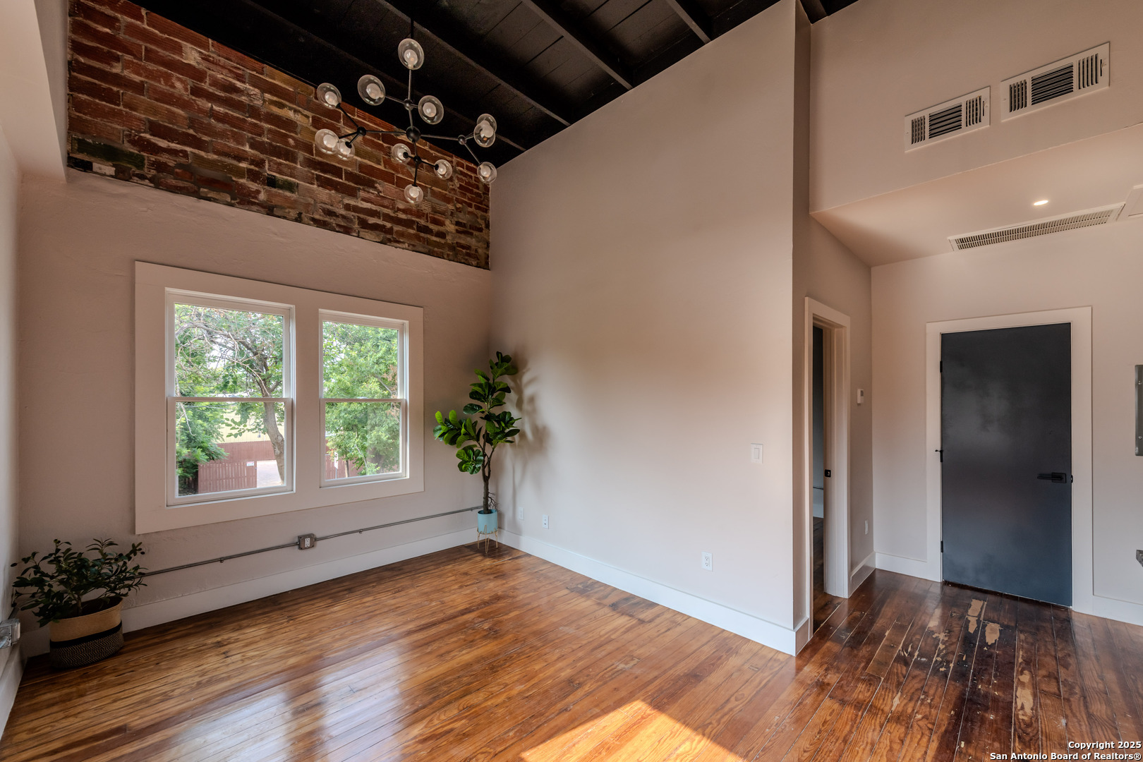 1714 S Street Mary's San Antonio TX 78210