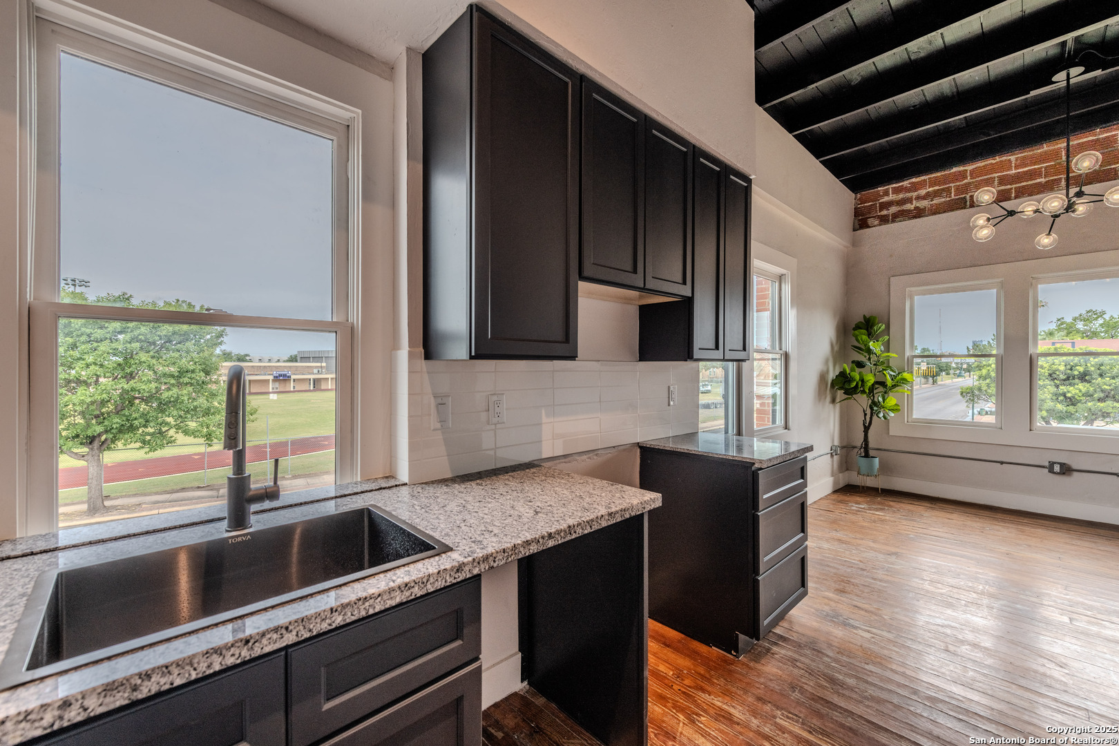 1714 S Street Mary's San Antonio TX 78210