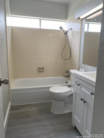 12421 Trailing Oaks Street Live Oak TX 78233
