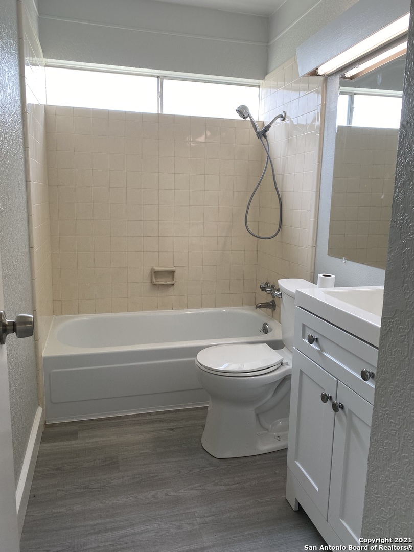 12421 Trailing Oaks Street Live Oak TX 78233