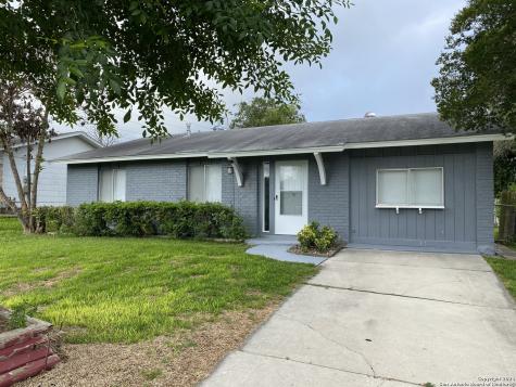 12421 Trailing Oaks Street Live Oak TX 78233