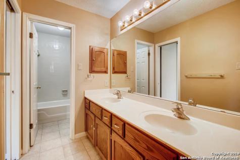 8826 Lost Woods San Antonio TX 78240