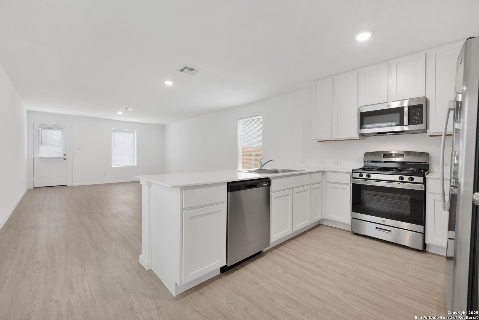 5014 Botanic Trail Converse TX 78109
