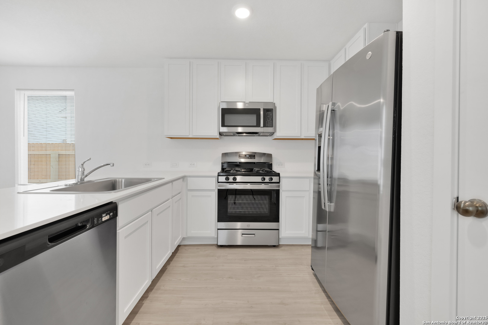 5014 Botanic Trail Converse TX 78109