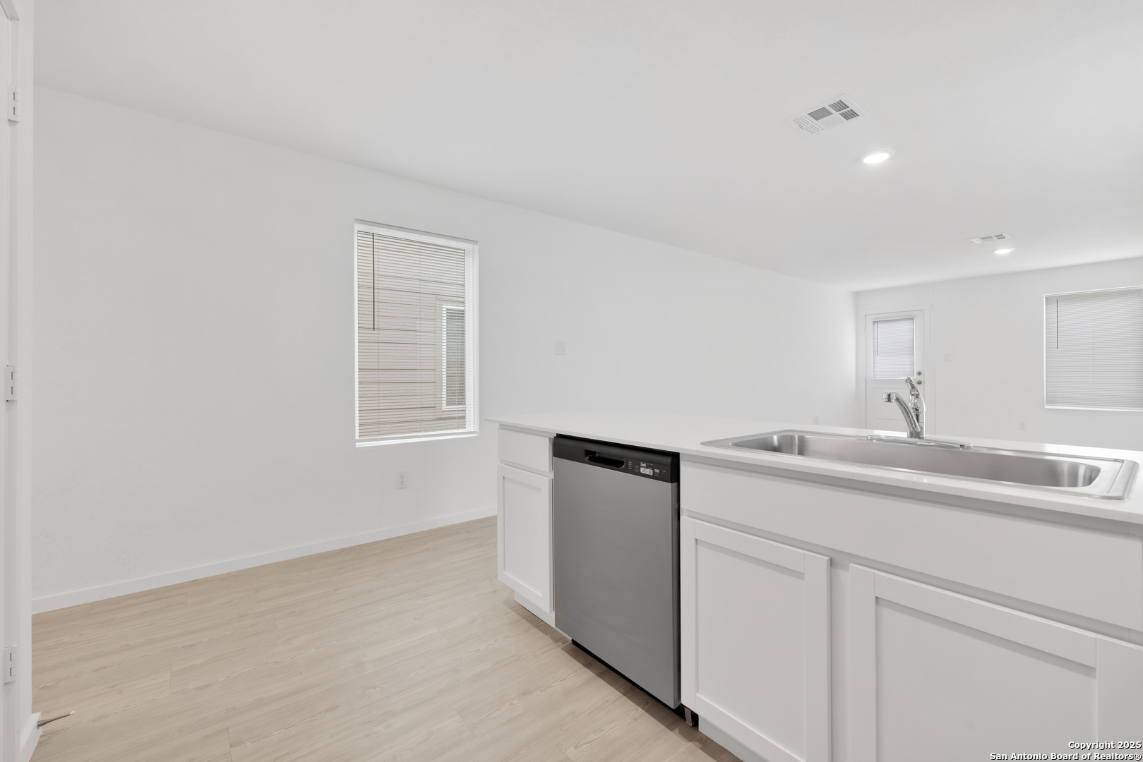 5014 Botanic Trail Converse TX 78109