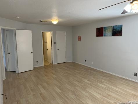 15 Mclennan Oak San Antonio TX 78240