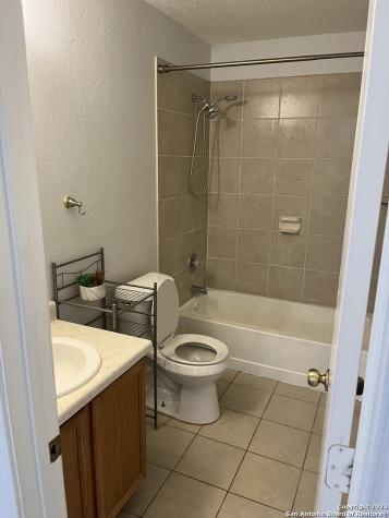 15 Mclennan Oak San Antonio TX 78240