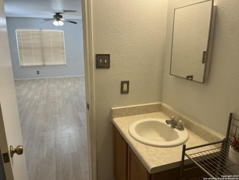 15 Mclennan Oak San Antonio TX 78240