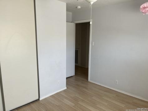 15 Mclennan Oak San Antonio TX 78240