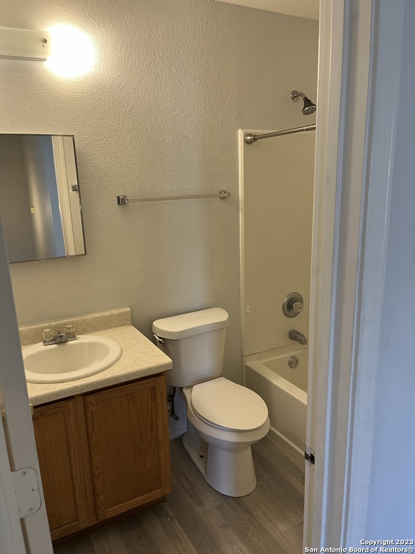 15 Mclennan Oak San Antonio TX 78240