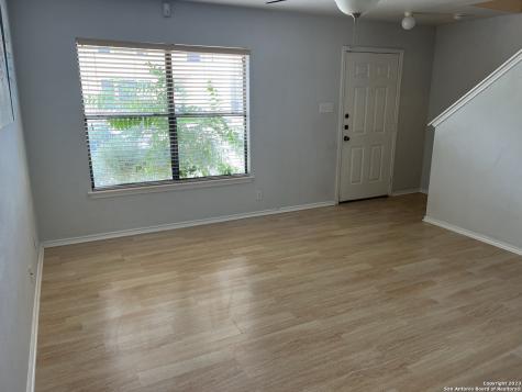 15 Mclennan Oak San Antonio TX 78240