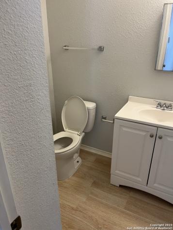 15 Mclennan Oak San Antonio TX 78240