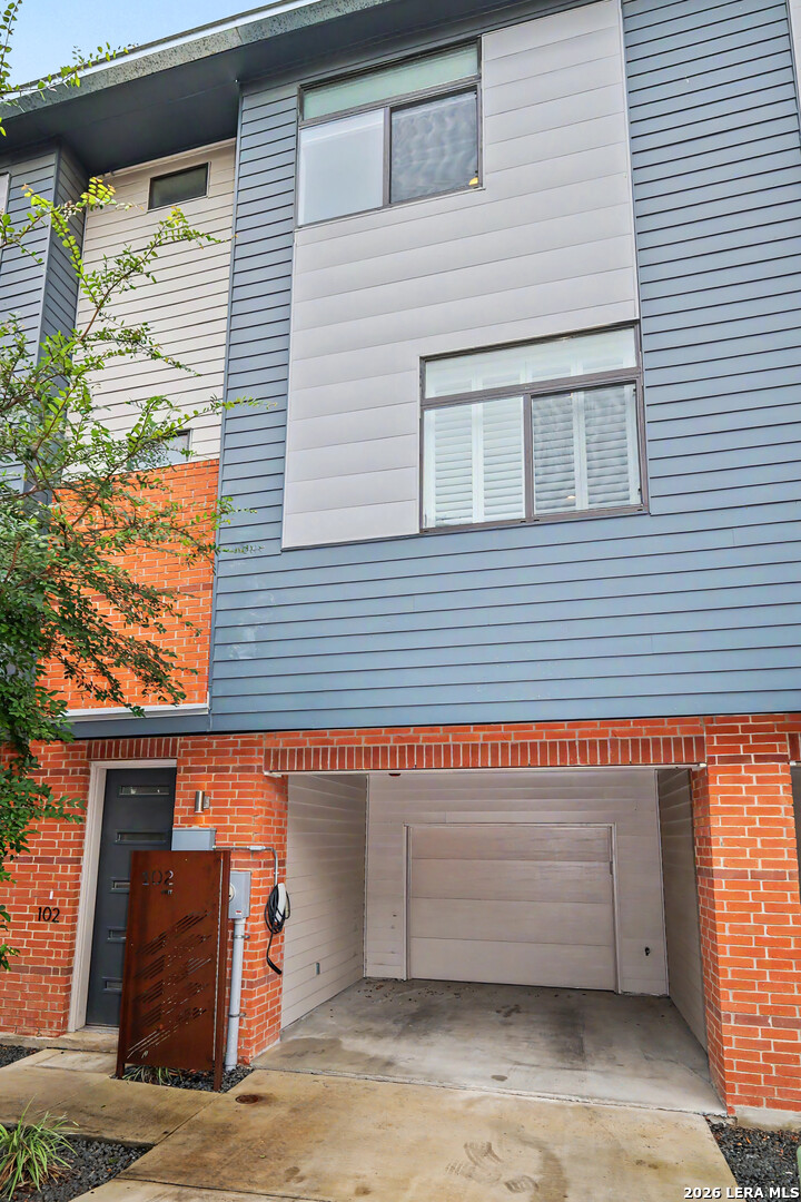 1606 N Hackberry San Antonio TX 78208
