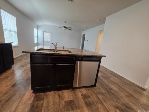 8107 Falcon Meadow Converse TX 78109