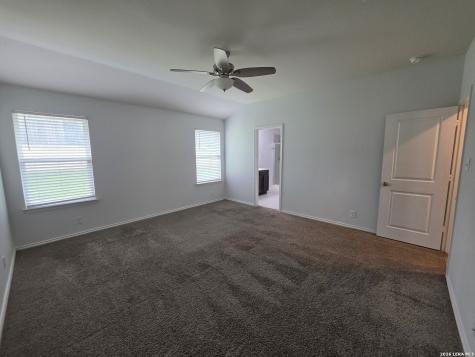 8107 Falcon Meadow Converse TX 78109