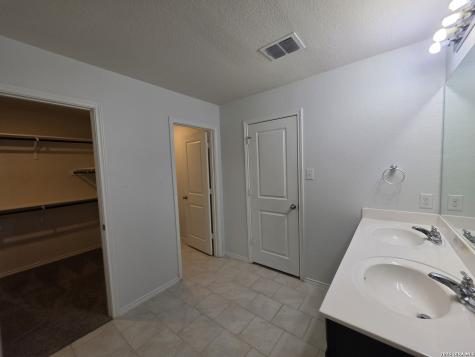 8107 Falcon Meadow Converse TX 78109