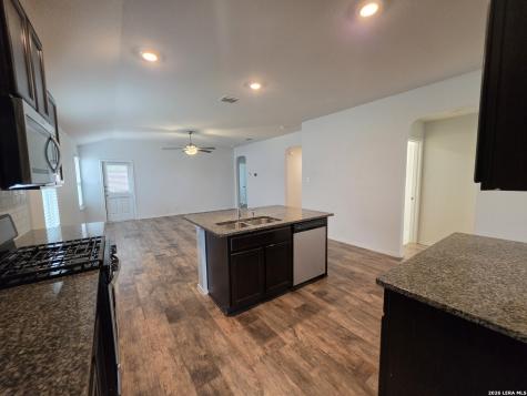 8107 Falcon Meadow Converse TX 78109