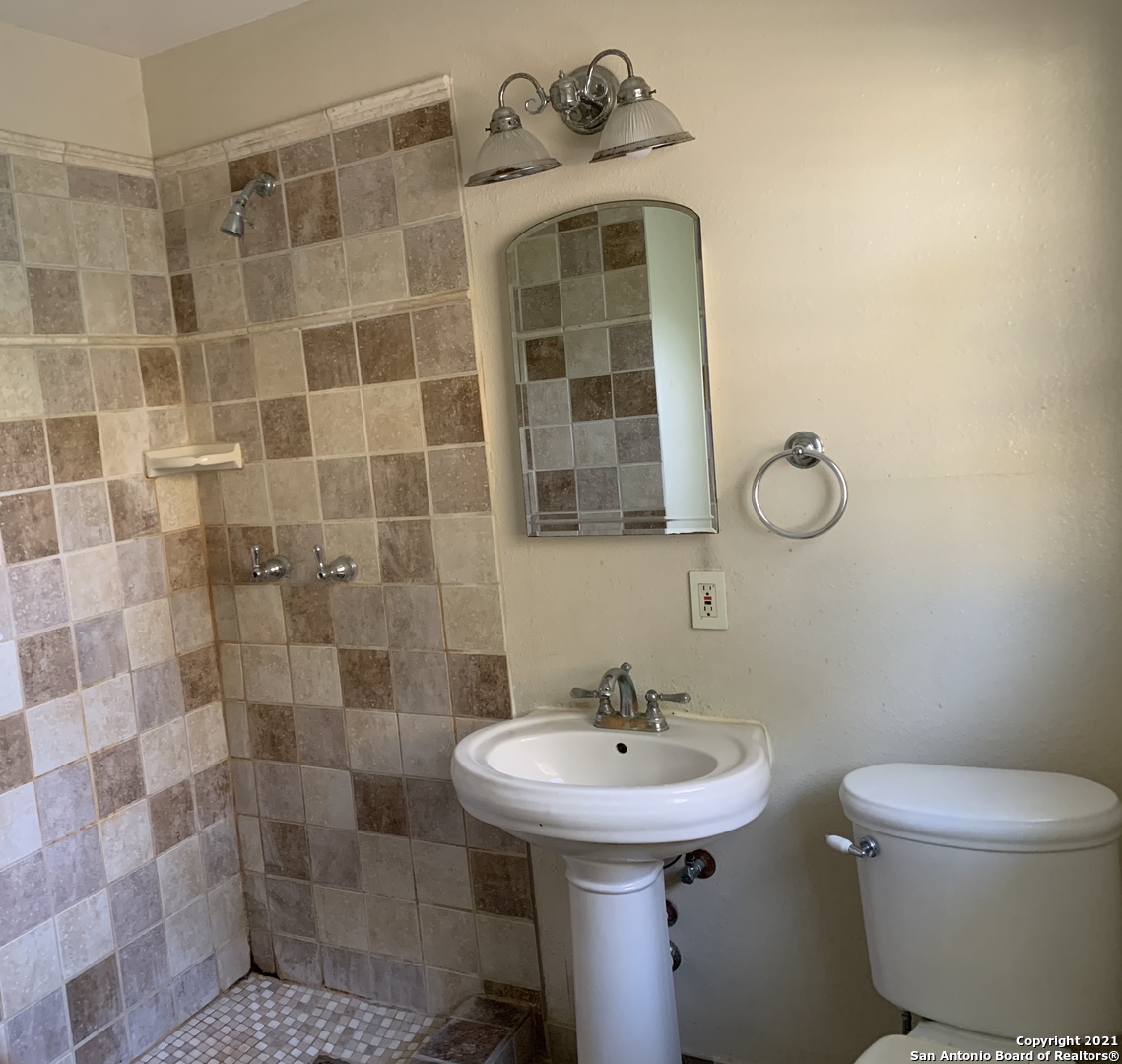 111 Laddie Place San Antonio TX 78201