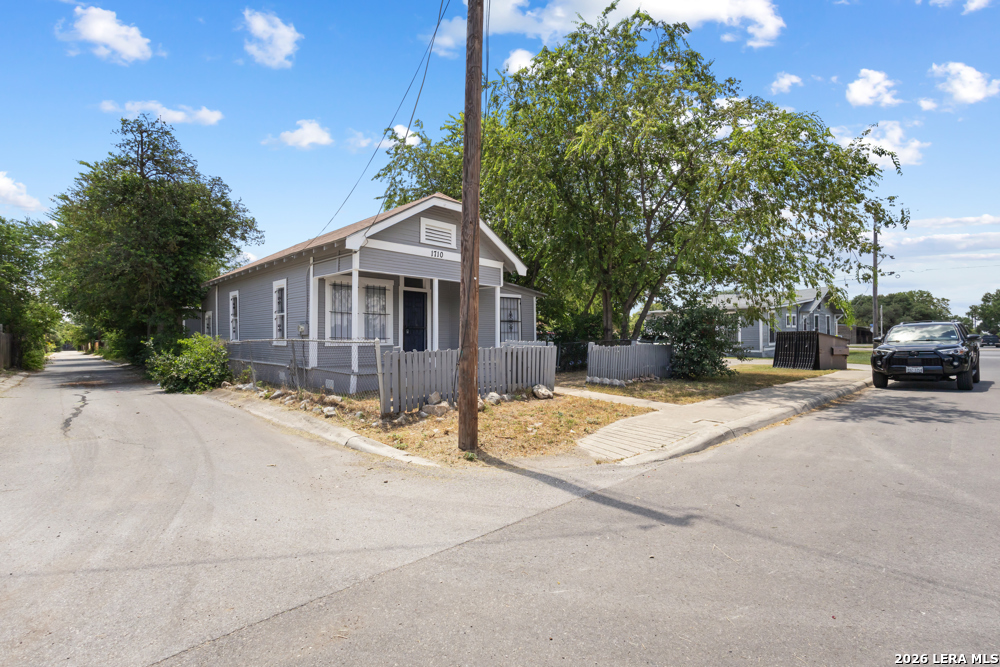 1710 N Navidad Street San Antonio TX 78201