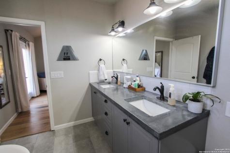 711 W Lullwood Avenue San Antonio TX 78212