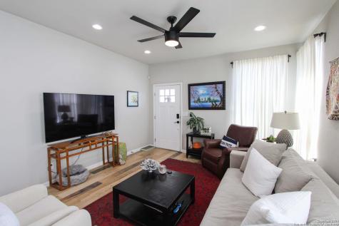 711 W Lullwood Avenue San Antonio TX 78212