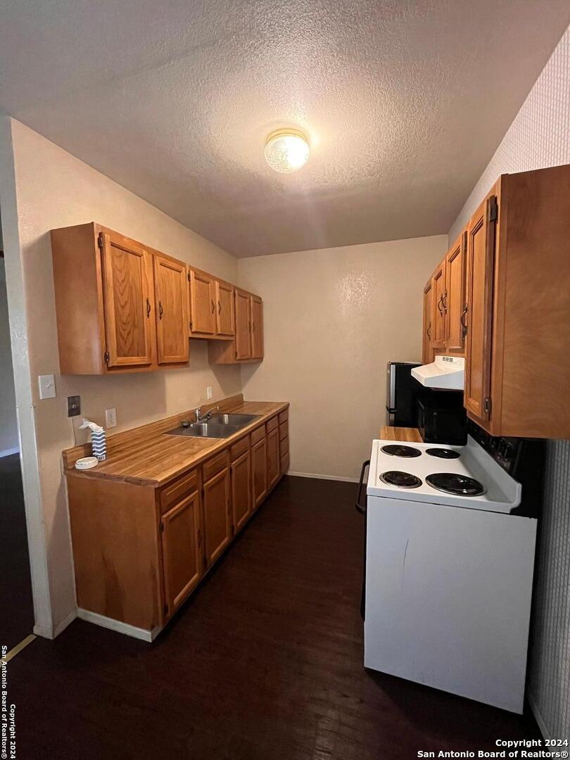 6911 N Us Highway 281 Pleasanton TX 78064