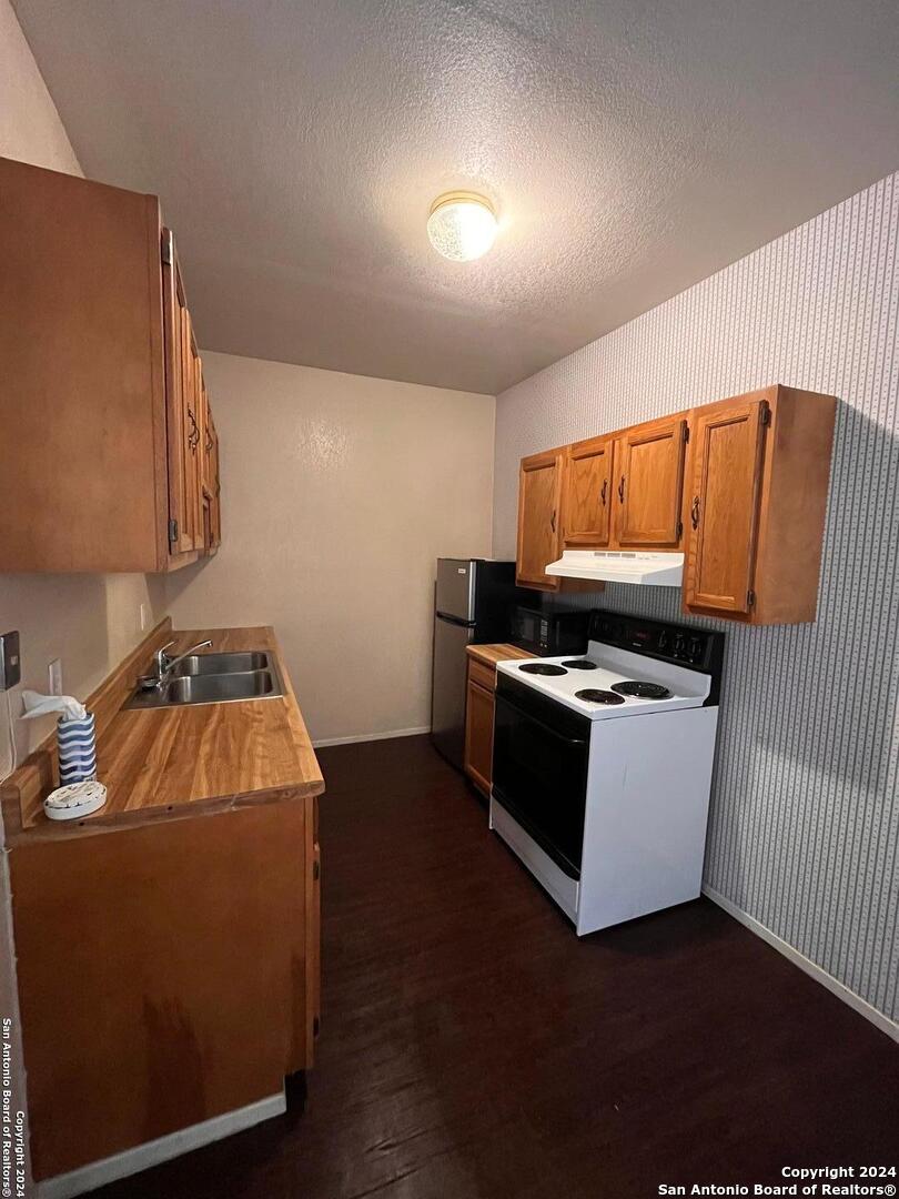 6911 N Us Highway 281 Pleasanton TX 78064