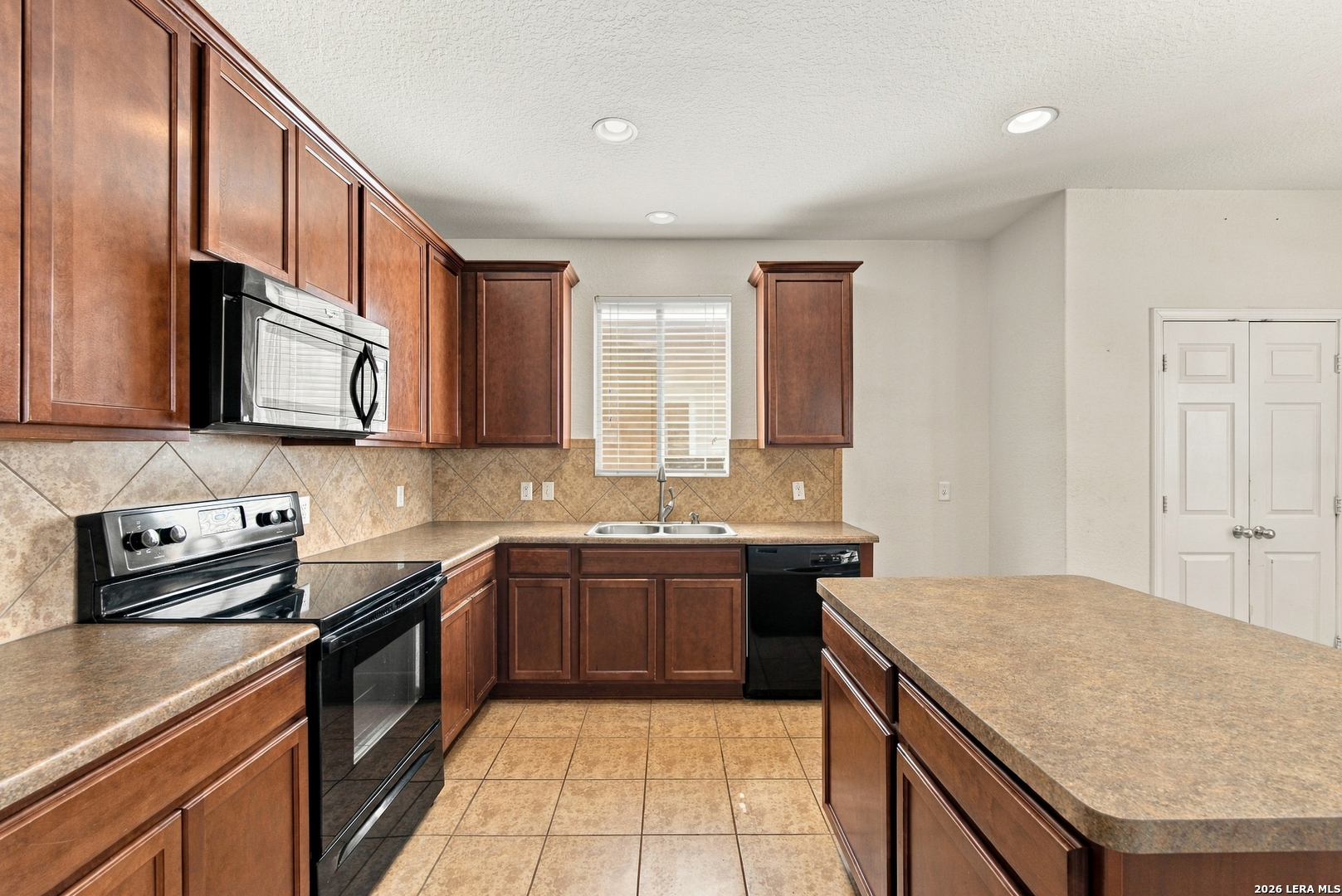 8955 Oakwood Park San Antonio TX 78254
