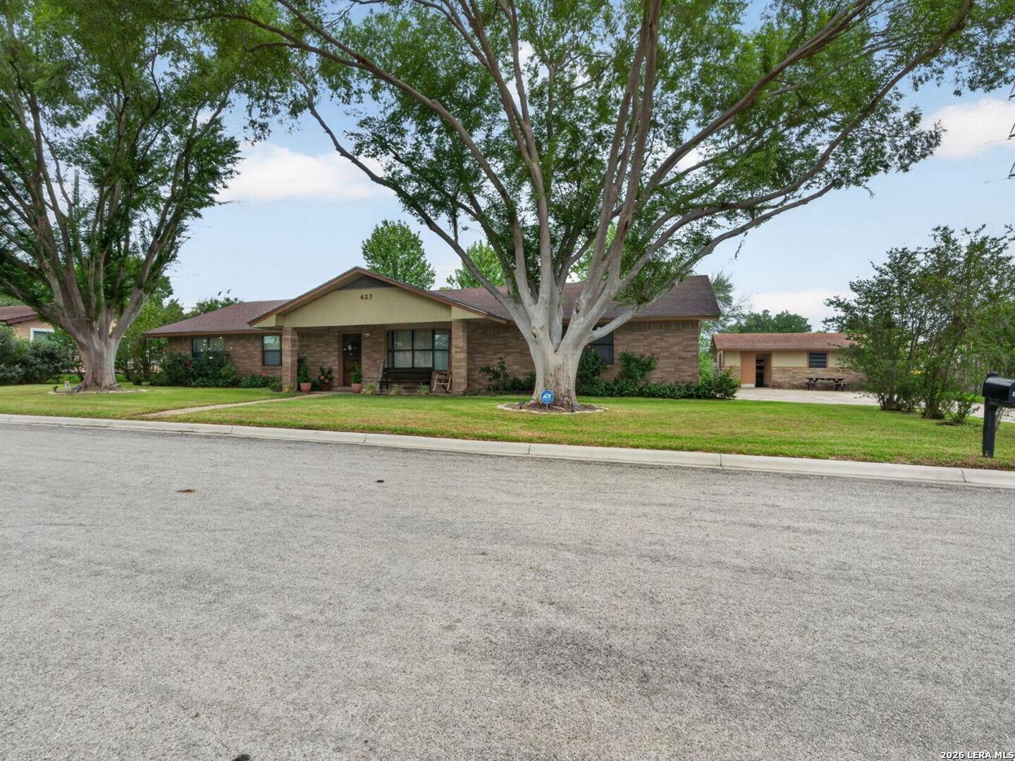 623 Oakland Avenue Gonzales TX 78629