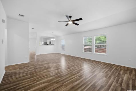 21503 Riverton Rise San Antonio TX 78261