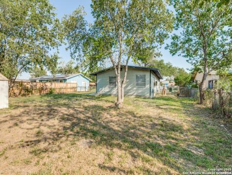 5830 Castle Yard San Antonio TX 78218