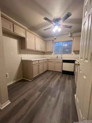 7103 Snowden Crest San Antonio TX 78240