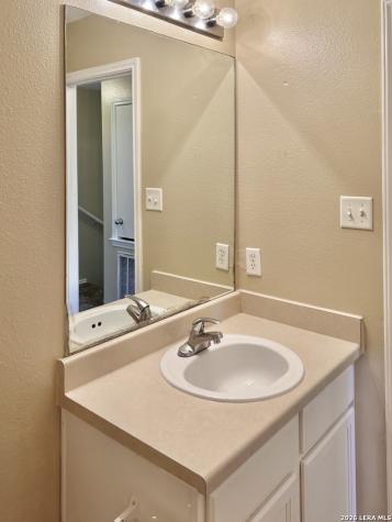 5607 Golf Mist San Antonio TX 78231
