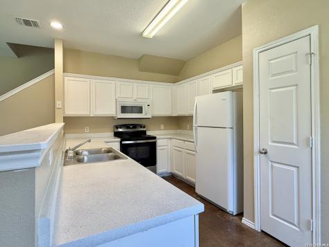 5607 Golf Mist San Antonio TX 78231