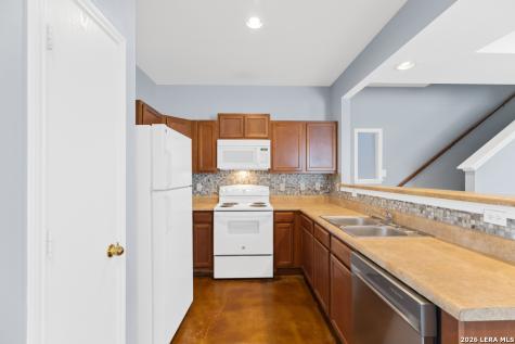 5002 Summit Wood San Antonio TX 78229