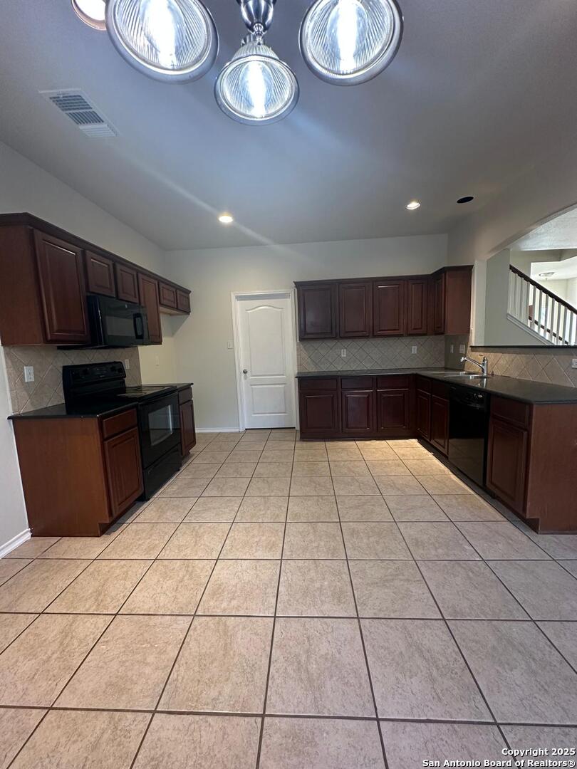 1335 Crown Brook San Antonio TX 78260
