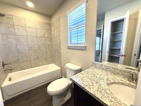 5522 Haven Springs Converse TX 78109