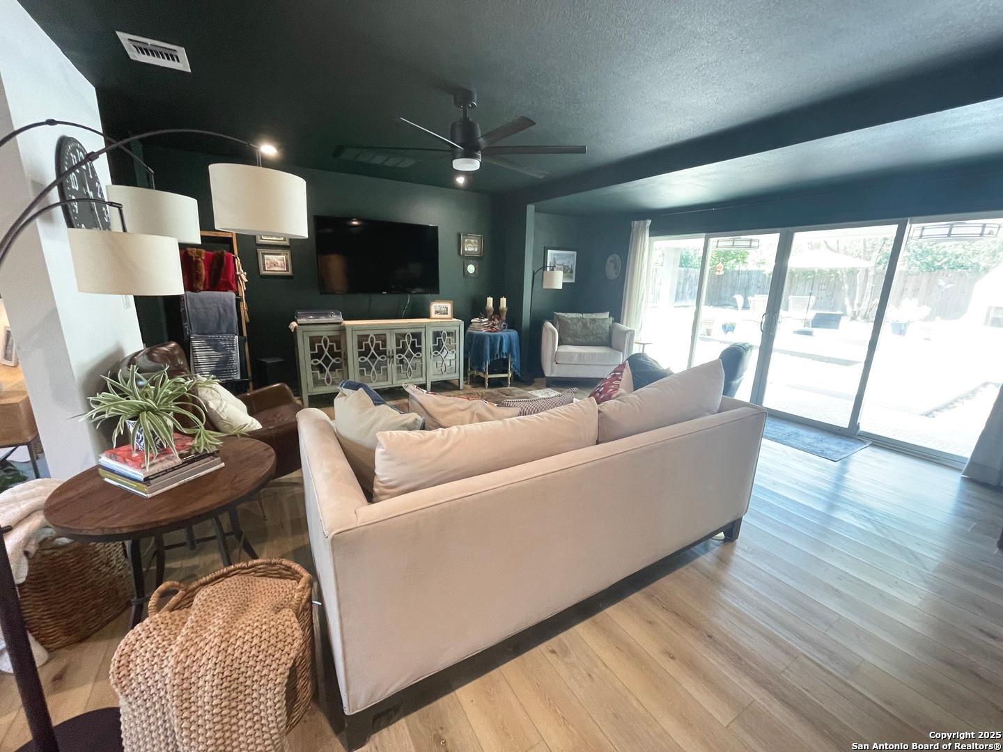 512 Antler Drive Castle Hills TX 78213
