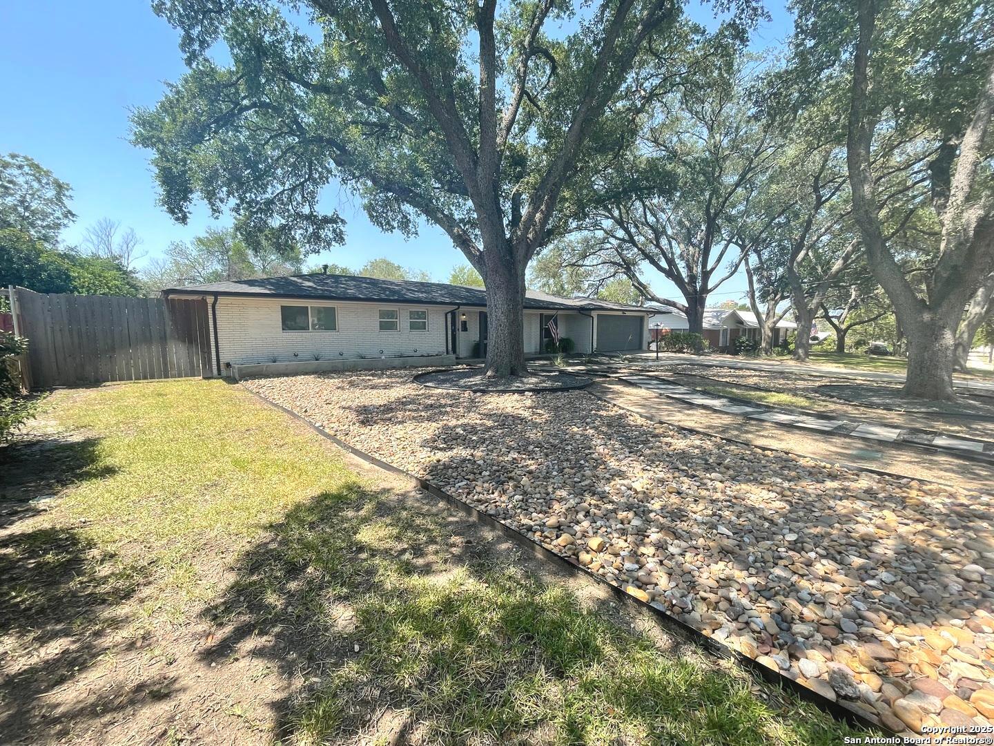 512 Antler Drive Castle Hills TX 78213