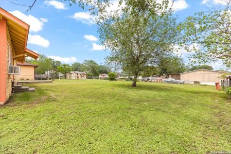 1408 8th Street Floresville TX 78114