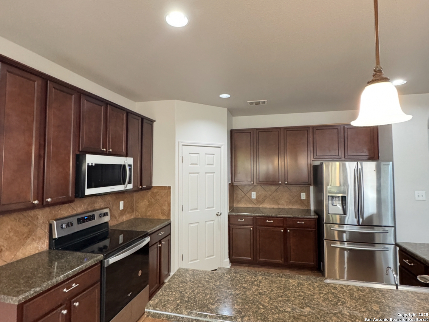 1011 Orchid Grove San Antonio TX 78245